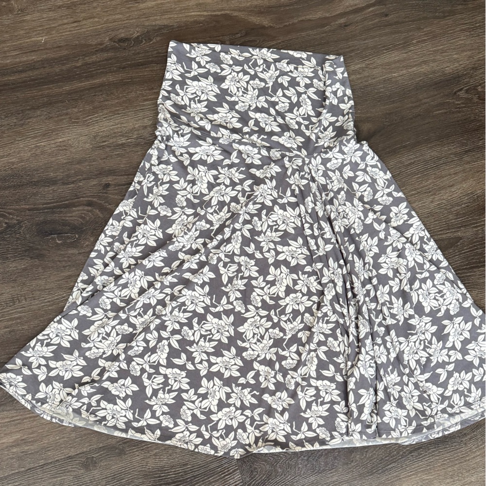 Floral light grey/olive and White Skirt. New.